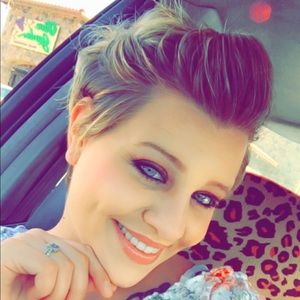 Meet your Posher, Stephanie